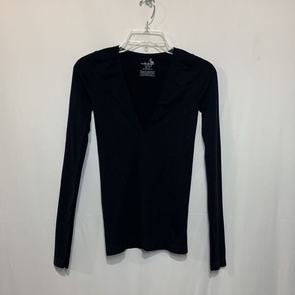 🟢3 items for $20 ——INTIMATELY Free People black deep v-neck long-sleeve stretchy - Picture 2 of 6